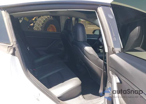 2021 Tesla Model 3 Performance Dual Motor All-Wheel Drive z USA, uszkodzony, nr VIN 5YJ3E1EC2MF001553